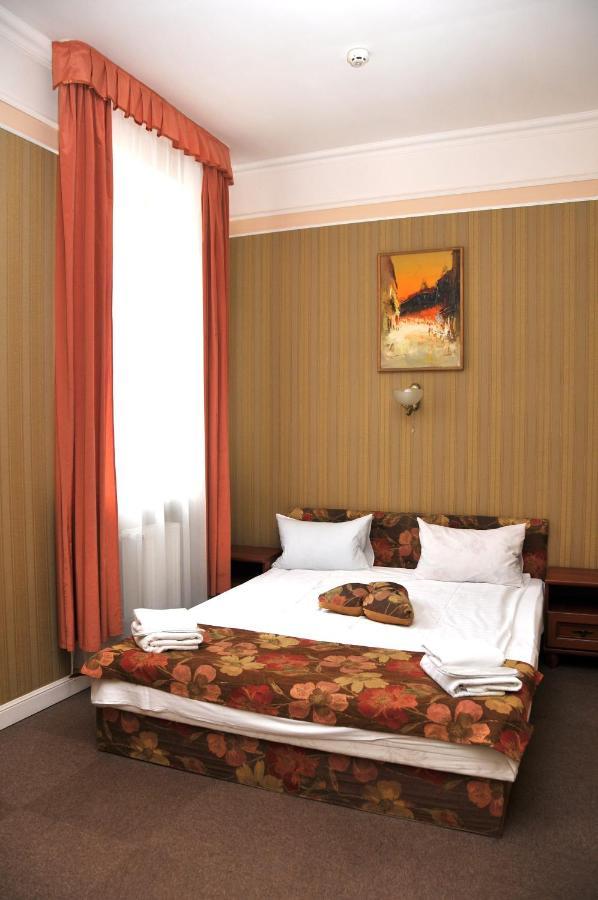 Hotel Irena Львов Экстерьер фото