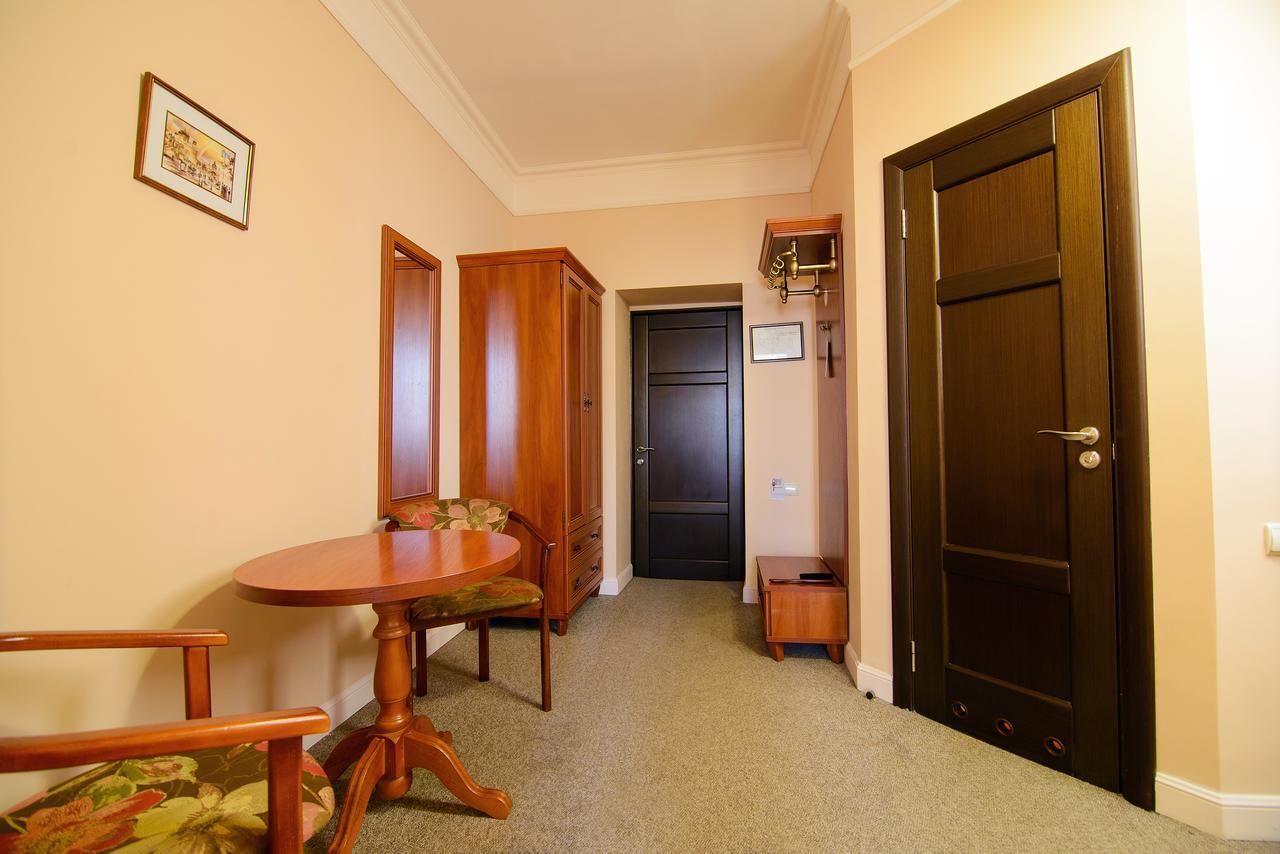 Hotel Irena Львов Экстерьер фото